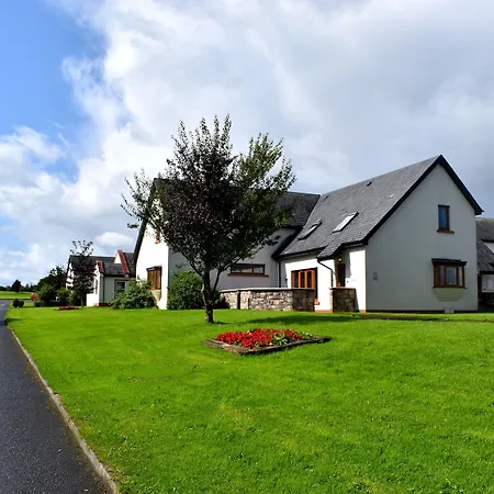 East Clare Golf Village 度假村 3*