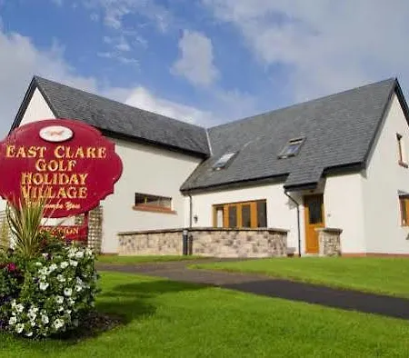 East Clare Golf Village 度假村 3*