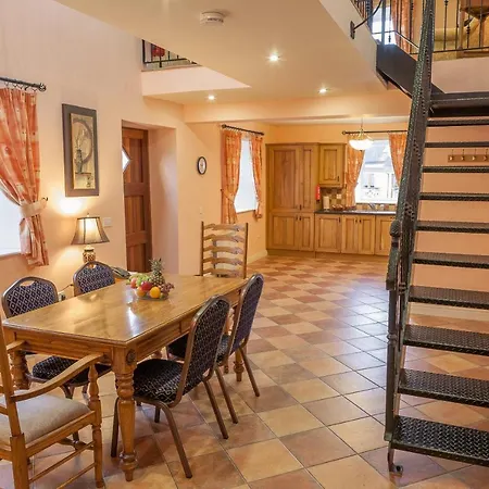 度假村 East Clare Golf Village 3*