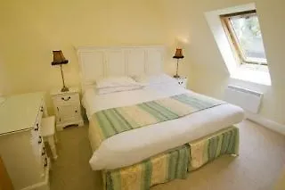 East Clare Golf Village منتجع 3*